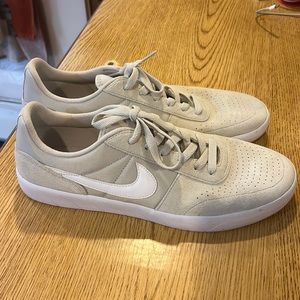 Mens Nike skateboard shoes cream colored size 10